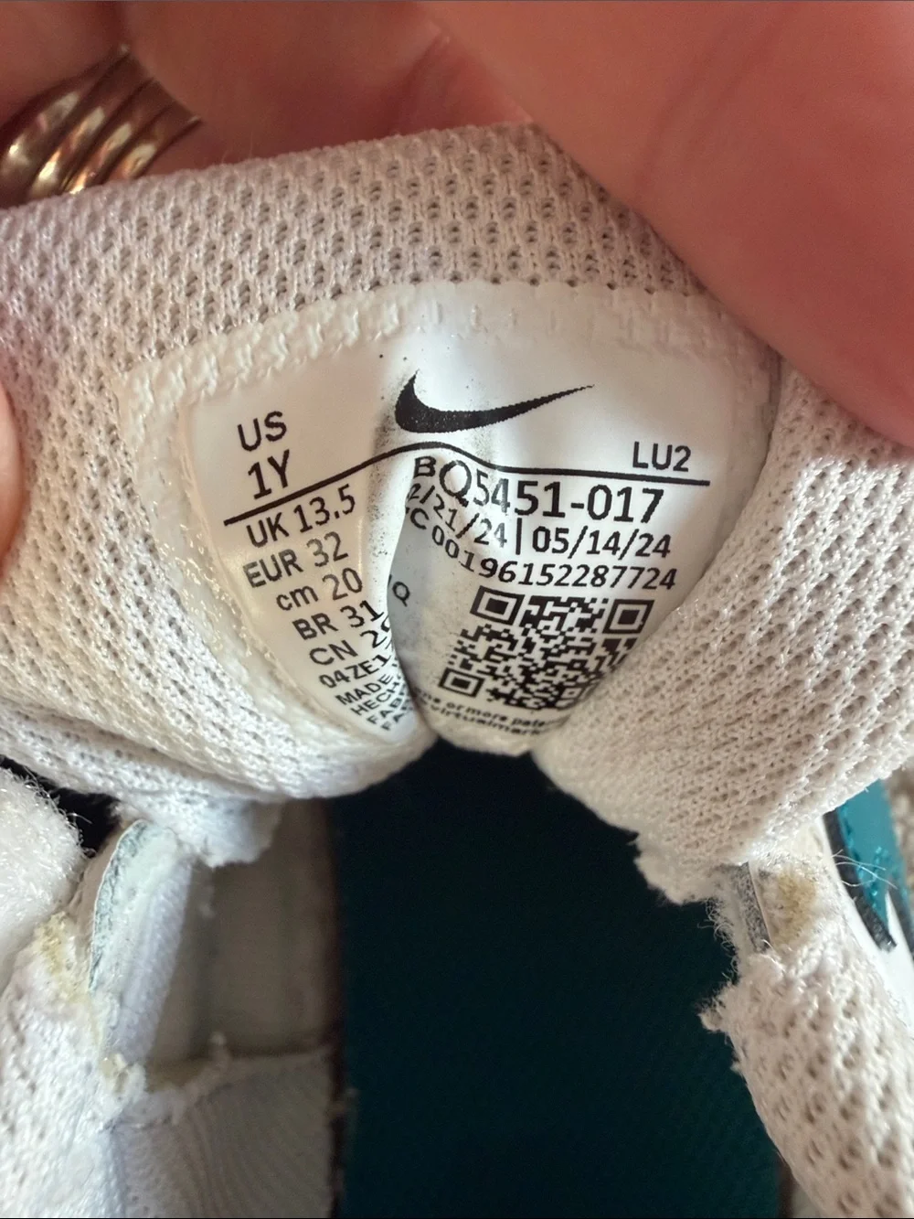 Nike Kids White and Teal Low-Top Sneakers